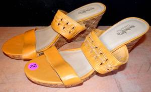 lot 257 image: COACH AND FOUR COSMIC WOMENS SHOES - SIZE 9.5M