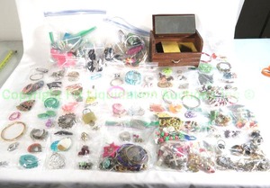 lot 73 image: Assorted Jewelry, including bracelets, ear rings and more