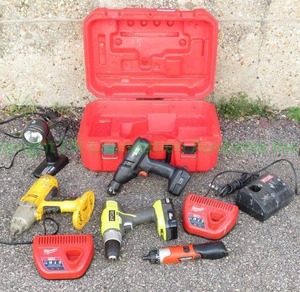 lot 33 image: Milwaukee drill case, plus drills and chargers inlcuding Ryobi, Dewalt, Black and Decker, and Craftsman flashlight