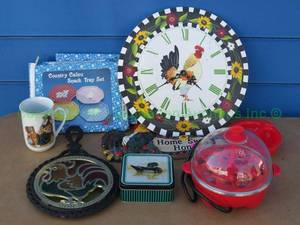 lot 148 image: Rooster and duck themed collectables