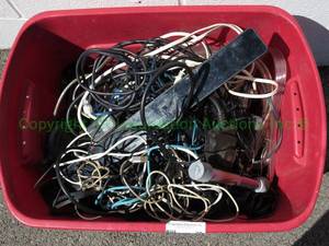 lot 39 image: Tote of wires generous quantity