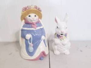 lot 5 image: EasterBunny themed cookie jar and creamer (B)