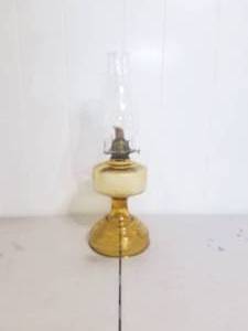 lot 7 image: Gold tone oil lamp - 18 inches tall (B)