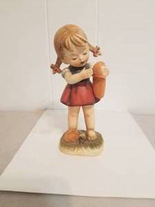 lot 18 image: Ceramic girl figurine - Erich Stauffer (B)