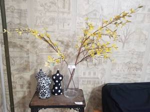 lot 31 image: Home decor. lot (B)