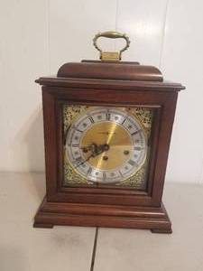 lot 38 image: Howard Miller mantle clock - no key (B)