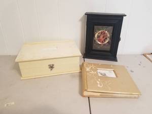 lot 42 image: Selection of storage boxes for - keys, cards, and photos (B)