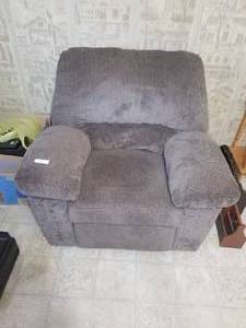 lot 52 image: Ashley furniture chair - rockerrecliner - very nice chair (B)