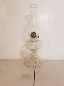lot 55 image: Vintage oil lamp (B)