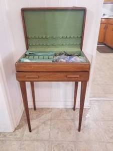 lot 63 image: Silverware chest and contents (B)