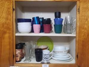 lot 108 image: Kitchen cabinet lot (C)