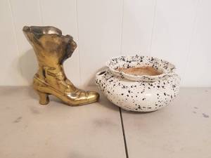 lot 79 image: Home decor. items (B)