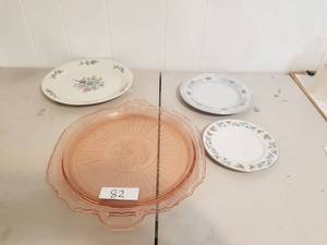 lot 82 image: Selection of collectible plates (B)