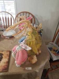 lot 84 image: Easter decor. lot (B)