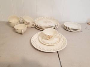 lot 85 image: Dishes - cups, saucers, and plates for 6 (B)
