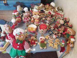 lot 95 image: Christmas decorations lot (A)