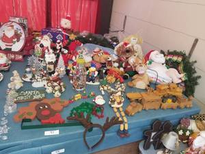 lot 97 image: Christmas decorations lot (A)