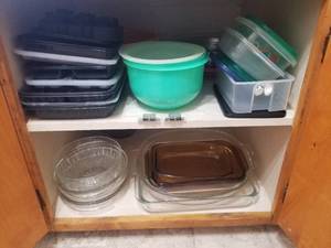 lot 110 image: Kitchen cabinet lot (C)