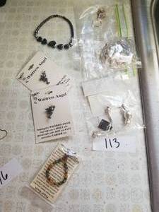lot 113 image: Jewelry lot (C)