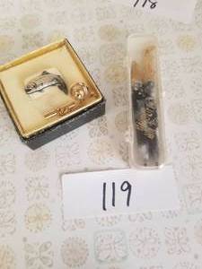 lot 119 image: Troutfish themed cuff links (C)