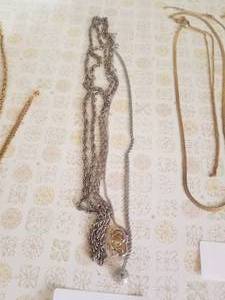 lot 122 image: Jewelry lot - necklaces (C)