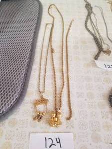 lot 124 image: Jewelry lot - necklaces (C)