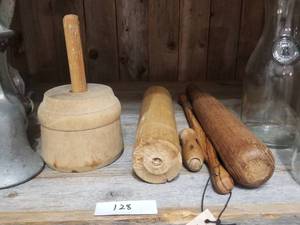 lot 128 image: Vintage wooden kitchen decor (C)