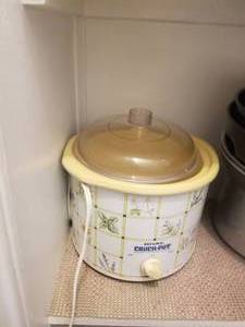 lot 141 image: Kitchen pantry shelf lot (C)
