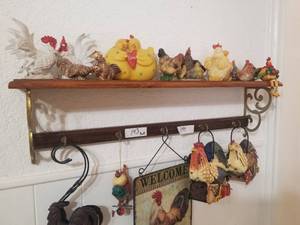 lot 143 image: Nice shelf - shelf only no decor (C)