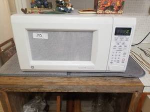 lot 145 image: Microwave (C)