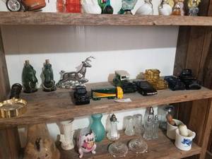 lot 156 image: Shelf lot (D)