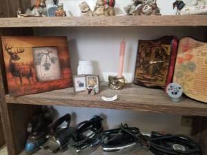 lot 164 image: Shelf lot (D)