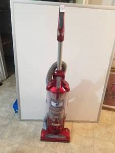 lot 167 image: Shark vacuum cleaner (D)