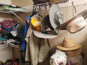 lot 181 image: Selection of mens clothes and hats (D)