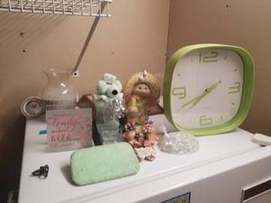 lot 183 image: Home decor. lot (on top of freezer) (D)