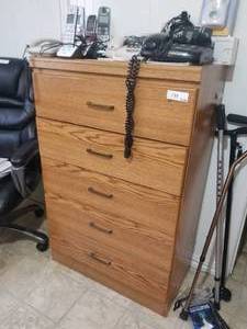 lot 199 image: 5 drawer dresser (D)