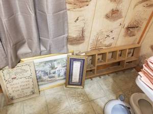 lot 211 image: Home decor. and 36 wood shelf (E)