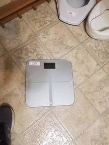 lot 213 image: Scale (E)