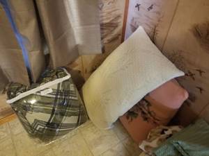 lot 229 image: Selection of blankets and pillows (E)
