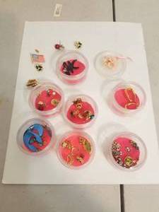 lot 242 image: Jewelry lot (E)