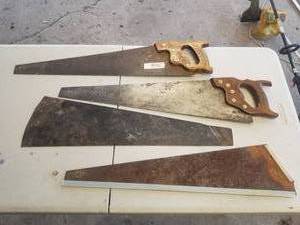 lot 306 image: Selection of 2 handsaws with 2 extra blades (G)