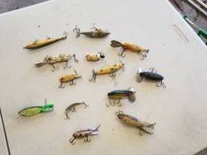 lot 310 image: Selection of vintage fishing lures (G)