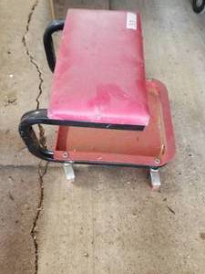 lot 313 image: Rolling mechanics stool (G)