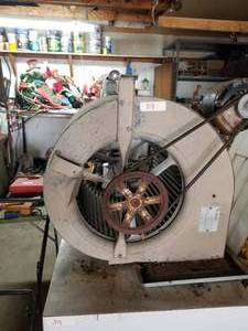 lot 318 image: Large industrial fan (G)
