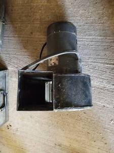 lot 323 image: Industrial fan (G)