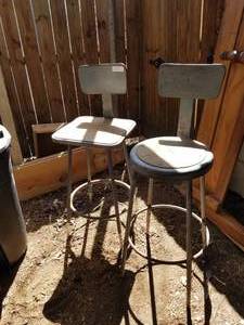 lot 332 image: Selection of 2 metal shopgarage stools (F)