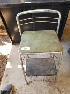 lot 334 image: Small stool, seat (F)