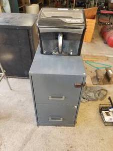lot 338 image: Paper shredder and metal file cabinet (F)