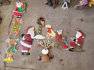 lot 341 image: Christmas yard decorations (F)