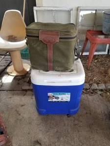 lot 348 image: Selection of 2 coolers (F)